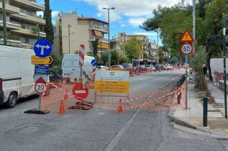 Τρύπα στην Παπανικολή: ταλαιπωρία μιας βδομάδας για τους οδηγούς στο Χαλάνδρι