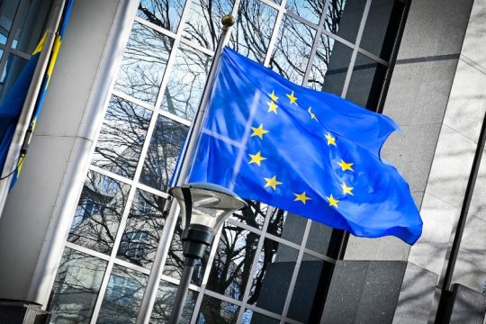 Ο Ρούτε ζητά παύση πληρωμών προς Πολωνία