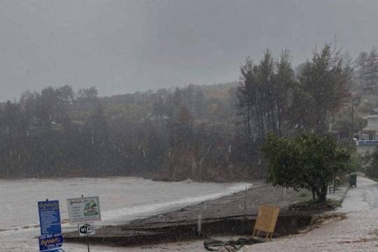 Η «Αθηνά» έφερε πλημμύρες και κατολισθήσεις στη Βόρεια Εύβοια