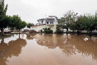 Ούτε ο Θεός δεν τους σώζει