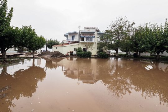 Ούτε ο Θεός δεν τους σώζει