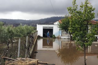 Δυνατή μπόρα 2 ώρες, ζημιές αμέτρητες, θωράκιση μηδέν