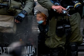 Απρόκλητη βία κατά διαδηλωτών στα Εξάρχεια