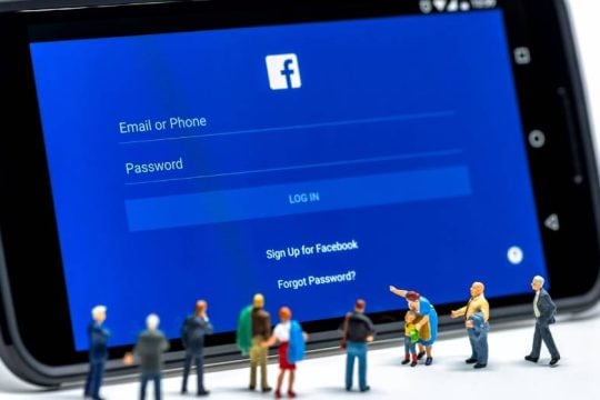 Πολύωρο blackout σε Facebook και Instagram