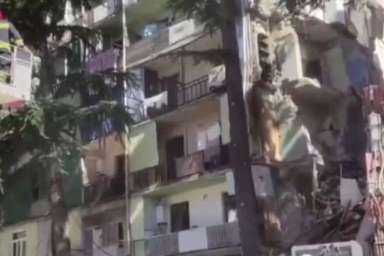 Κατέρρευσε κτίριο στη Γεωργία – Άγνωστος αριθμός εγκλωβισμένων