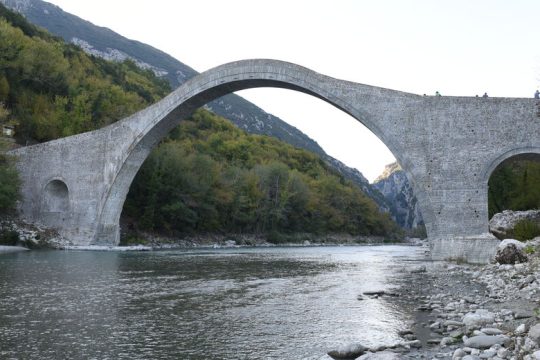 Η αναγέννηση του Γεφυριού της Πλάκας