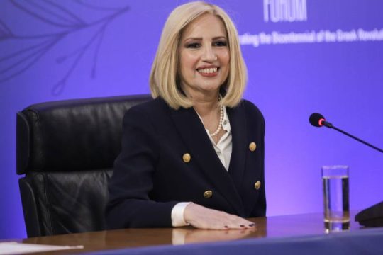 Σύσσωμη η πολιτειακή και πολιτική ηγεσία της χώρας αποχαιρετά τη Φώφη Γεννηματά