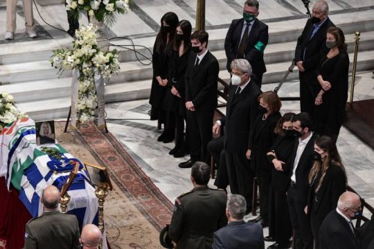 Βουβή συγκίνηση στο ύστατο «αντίο» στη Φώφη Γεννηματά