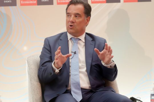 Κυνικός Άδωνις προαναγγέλλει τέλος σε μέτρα στήριξης για τις «κόκκινες» περιοχές
