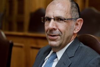 «Δεν θεωρώ ότι θα υπάρξει θέμα συνοχής της Κ.Ο. στην κύρωση των μνημονίων»