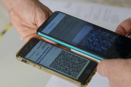 Ένταση για την υποχρέωση επίδειξης πιστοποιητικού και στο Ευρωκοινοβούλιο