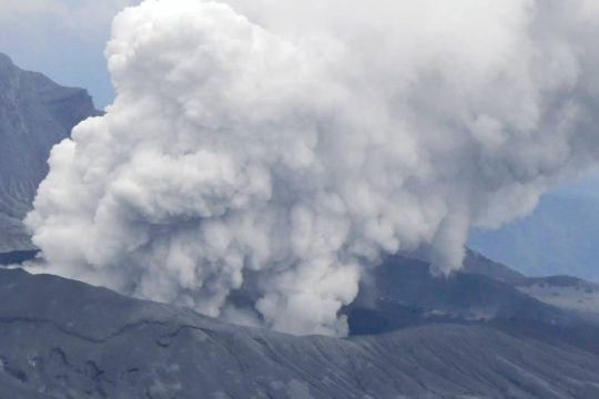 Έκρηξη ηφαιστείου στην Ιαπωνία, αυξήθηκε το επίπεδο συναγερμού