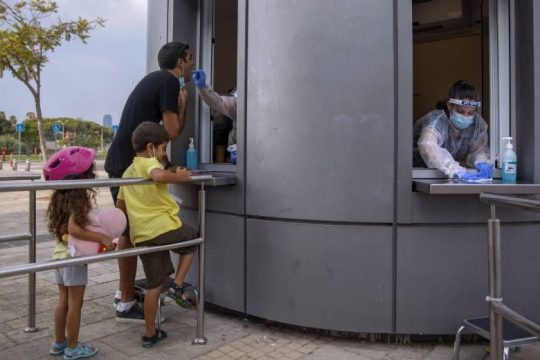 Ισραήλ: «Πάσο» για κλειστούς χώρους μόνο για όσους έκαναν τρίτη δόση