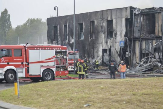 Τραγωδία στο Μιλάνο μετά από πτώση μικρού αεροσκάφους