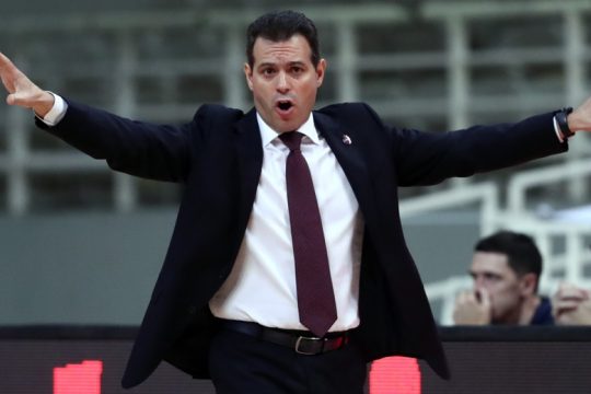 Ιδια πρόταση, διαφορετική απάντηση