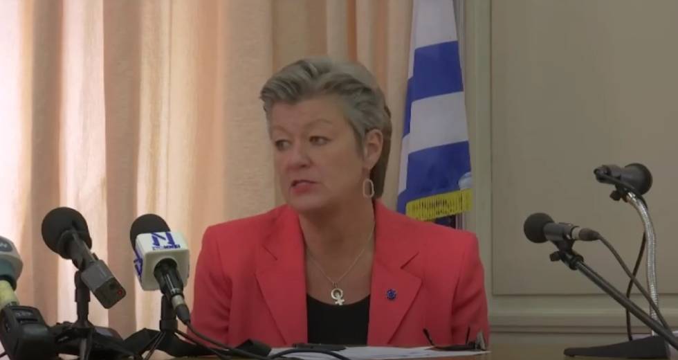 Στην Άγκυρα η Γιόχανσον: Ξεκινούν συνομιλίες ανανέωσης της συμφωνίας για το μεταναστευτικό