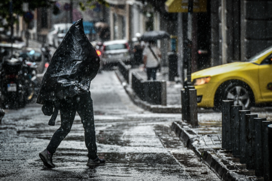 «Έρχεται βροχή, έρχεται μπόρα» με την Αθηνά
