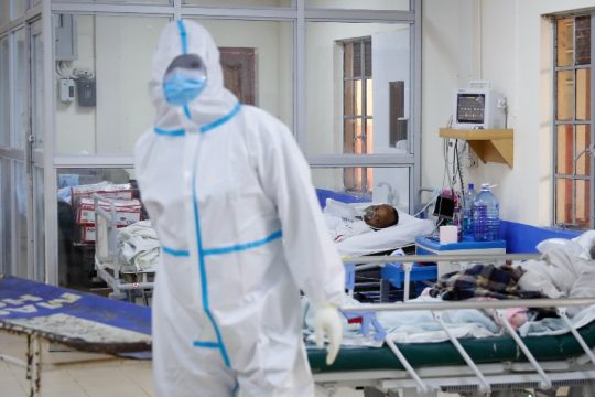 Reuters: Ο ΠΟΥ σχεδιάζει την αγορά φαρμάκων κατά της Covid-19 προς 10 δολ. η δόση