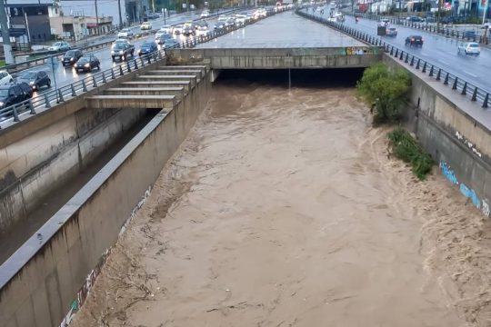 Έκτακτα μέτρα για την κακοκαιρία: Κλείνουν Κηφισός, παραλιακή και Δημόσιο