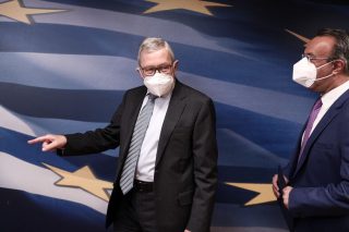 Στα 2,3 δισ. ευρώ τα χρέη του Δημοσίου