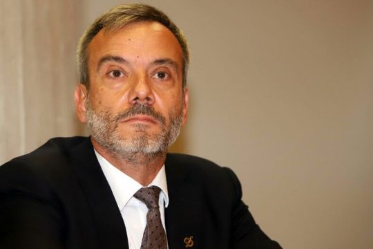Ισες αποστάσεις και επιλεκτική αφωνία μπροστά στο φασιστικό τέρας