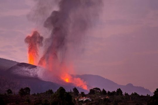Μεγάλη έκρηξη και νέο ποτάμι λάβας από το ηφαίστειο στη Λα Πάλμα