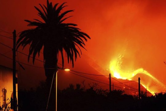 Εκατοντάδες εγκαταλείπουν τα σπίτια τους λόγω του ηφαιστείου Λα Πάλμα
