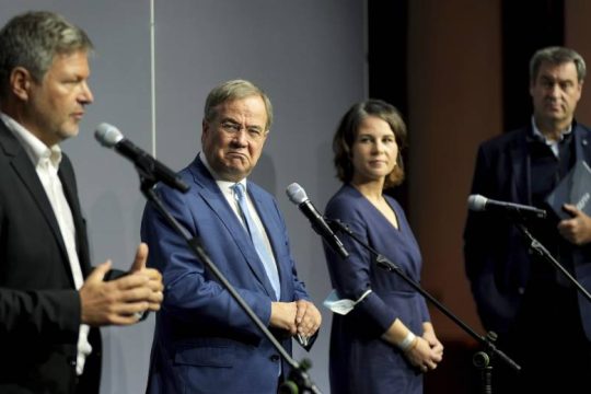 Παρά την κοινή διαπίστωση χάσματος με τους Πράσινους, CDU/CSU ελπίζουν