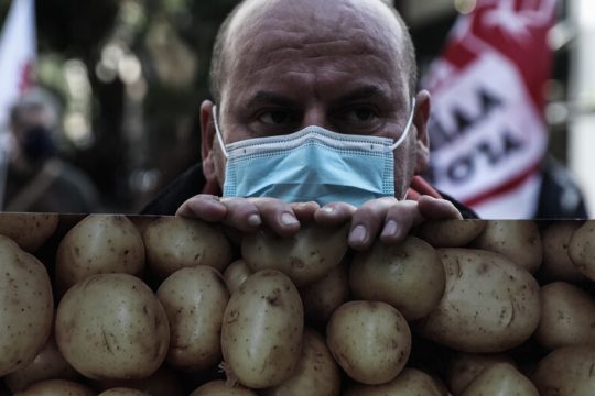 Στους δρόμους οι παραγωγοί λαϊκών αγορών