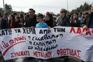«Οι ζωές μας είναι στον αέρα»