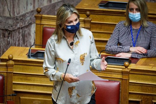 Με νέες προσλήψεις αναπληρωτών επιχειρούν να μειώσουν τα τεράστια κενά στα σχολεία
