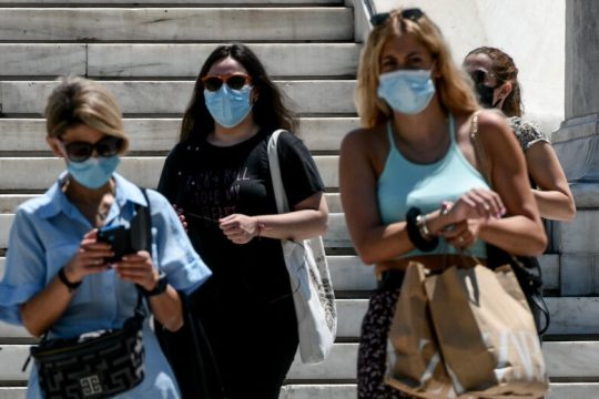 ΕΟΔΥ: άλλοι 32 θάνατοι, στους 329 οι διαδωληνωμένοι