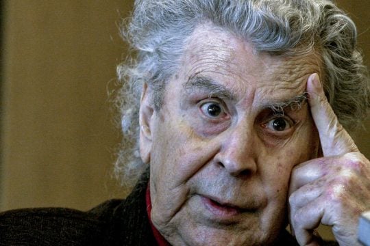 Ακριβοδίκαιη, αφήνοντας ελεύθερο το πνευματικό του έργο