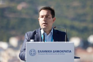 Με «διαστάσεις σκανδάλου» η καμπάνια Μηταράκη στο Αφγανιστάν