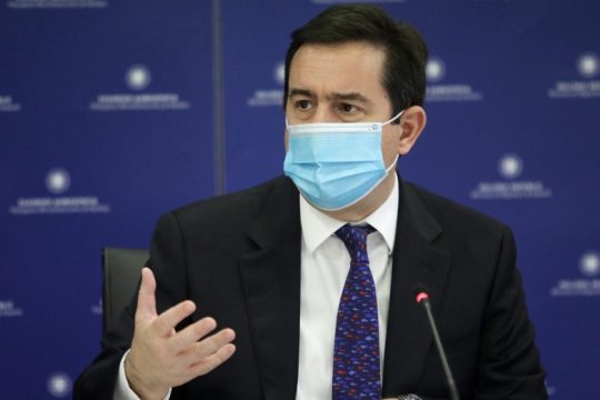 Διαψεύδει αλλά δεν πείθει ο Μηταράκης για τις επαναπροωθήσεις