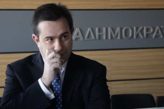 Η μπάλα στην εξέδρα από Μηταράκη