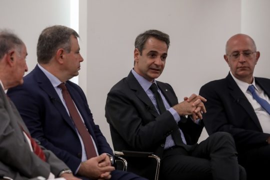Ευχολόγια και αόριστες υποσχέσεις ξανά από Μητσοτάκη