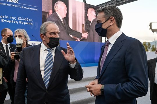 Εγκώμια από Μητσοτάκη για Ε.Ε., αιχμές από Καραμανλή