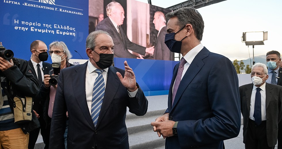 Εγκώμια από Μητσοτάκη για Ε.Ε., αιχμές από Καραμανλή