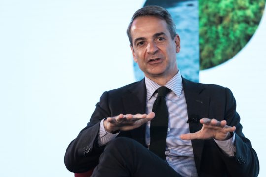 Αφού τους «πετσόκοψε» από τα ΑΕΙ, πανηγυρίζει για τα δημόσια ΙΕΚ