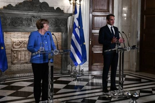 Η Μέρκελ στην Αθήνα: Περασμένα «ναι», ξεχασμένα «όχι»
