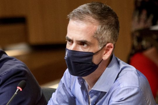 Ο Κ. Μπακογιάννης «κρύφτηκε» πίσω από τον Πολάκη για να μην πάρει θέση κατά του Μπογδάνου