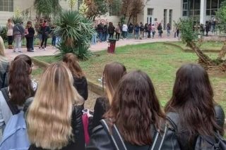 Ατέλειωτες ουρές στα πανεπιστήμια της Θεσσαλονίκης