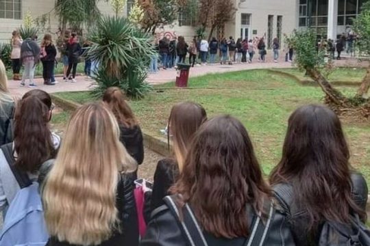Ατέλειωτες ουρές στα πανεπιστήμια της Θεσσαλονίκης