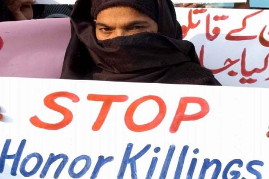 Φρίκη στο Πακιστάν: Έκαψε ζωντανές τις κόρες και τα εγγόνια του