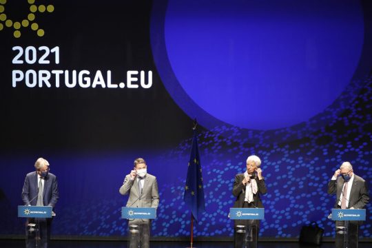 «Να αγοράσει στρατηγικά αποθέματα αερίου η Ε.Ε.»