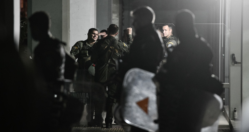 Οικογένεια 18χρονου: Πρόκληση η μη προφυλάκιση των επτά αστυνομικών