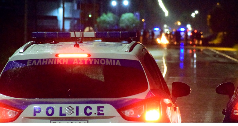 Οι διάλογοι με το Κέντρο διαψεύδουν τις καταθέσεις των αστυνομικών