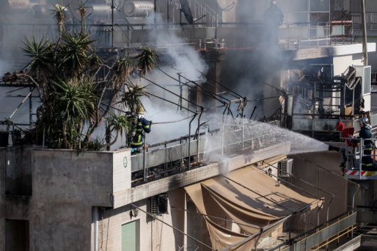 Φωτιά σε πολυκατοικία στον Κολωνό