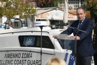 Το Λιμενικό παρέλαβε το πρώτο από τα 5 νέα περιπολικά σκάφη με υγειονομικό εξοπλισμό